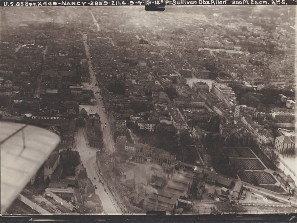 Quelle est cette usine photographiée en 1919 située entre l'avenue du XXe Corps et la rue de l'Île de Corse à Nancy ?